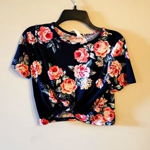 Navy blue floral short sleeved crop top